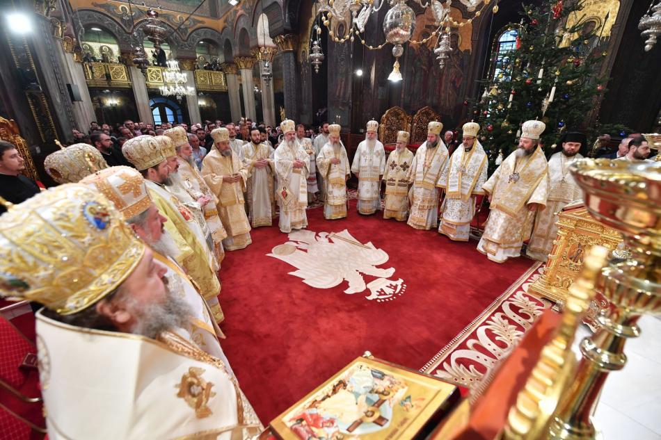 catedrala-patriarhala-parintele-patriarh-daniel-a-oficiat-sfanta-liturghie-impreuna-cu-treisprezece-ierarhi-video-0