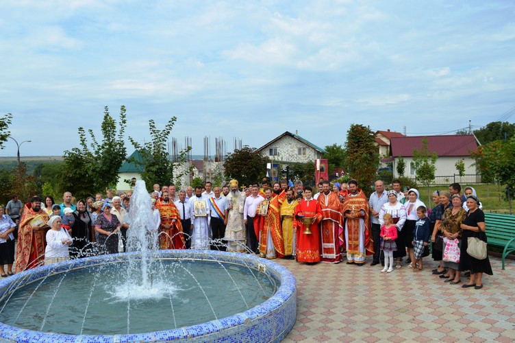 ps-antonie-de-orhei-la-parohia-sfintii-martiri-brancoveni-din-ialoveni-16-august-2016-10