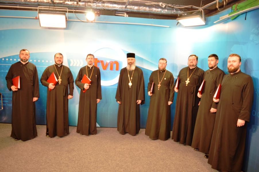 ps-antonie-episcop-de-balti-impreuna-cu-corul-preotesc-misionar-mitropolit-visarion-puiu-la-tv-nord-din-balti-24-decembrie-2018-0