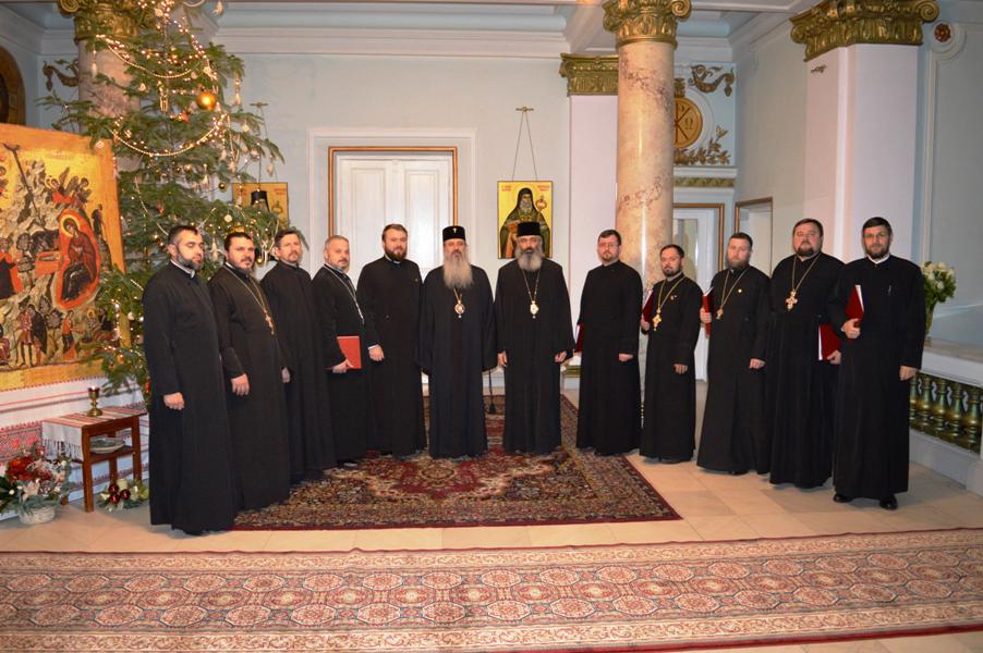 ps-antonie-episcop-de-balti-si-corul-visarion-puiu-al-episcopiei-de-balti-colindand-pe-ips-mitropolit-teofan-20-decembrie-2018-0